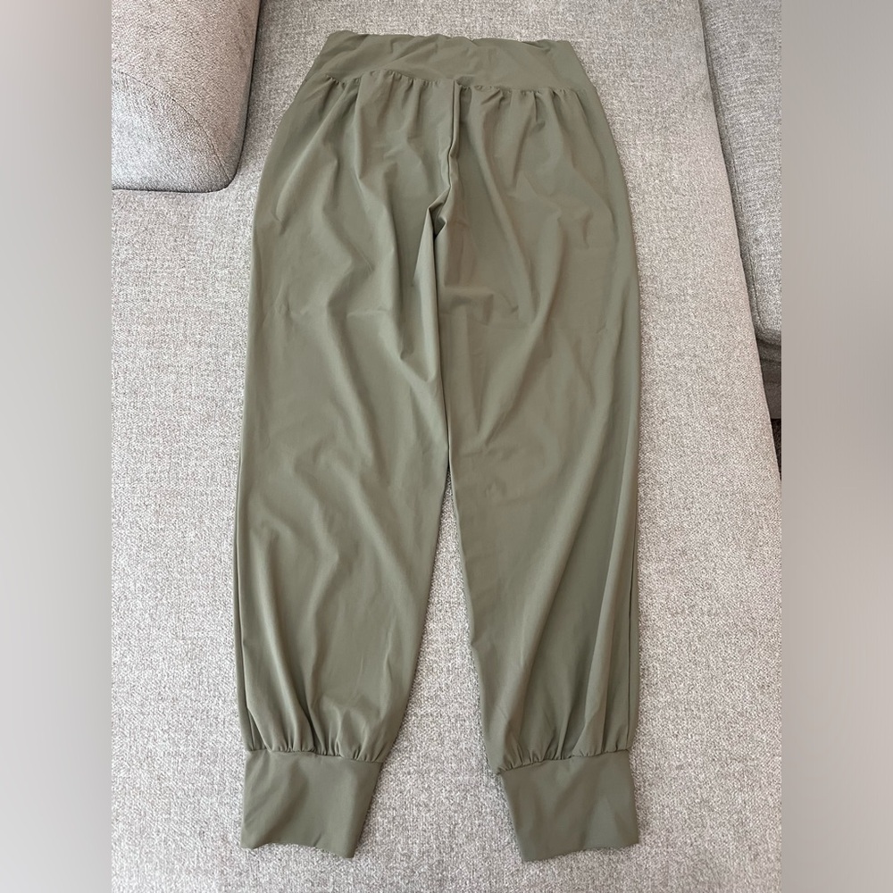 Halara medium joggers - Picture 4 of 5